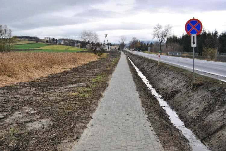 Chodnik połączył Iwonicz i Miejsce Piastowe