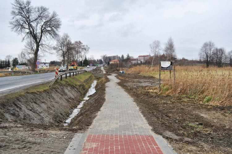 Chodnik połączył Iwonicz i Miejsce Piastowe