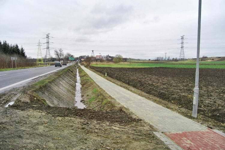 Chodnik połączył Iwonicz i Miejsce Piastowe
