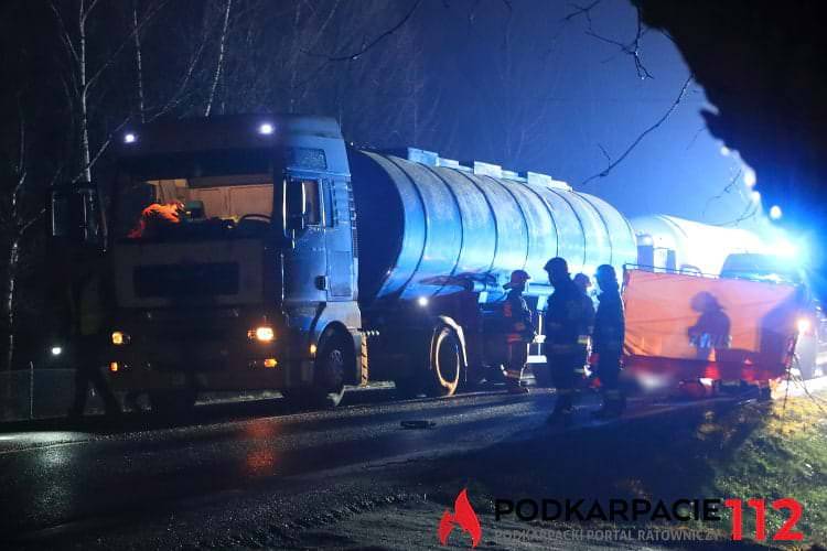 Śmiertelny wypadek w Moderówce. Pieszy potrącony przez ciężarówkę