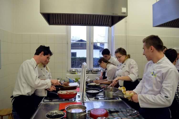 Uczniowie ZSP Nr 2 w Krośnie odbyli zagraniczne staże 