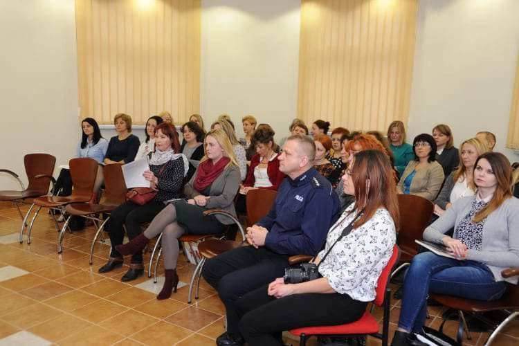 Konferencja "100 wskazówek na promocję działań biblioteki na rzecz bezpieczeństwa w sieci"
