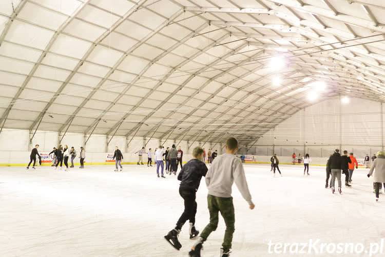 Zadaszone lodowisko MOSiRu otwarte [WIDEO]