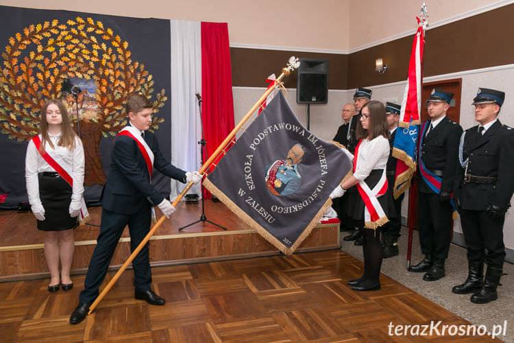 Szkoła Podstawowa w Zalesiu z imieniem i sztandarem