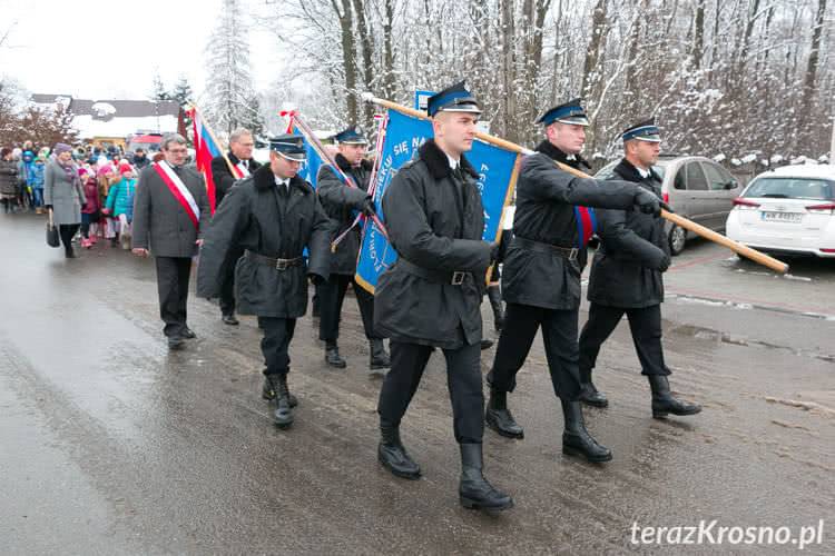 Szkoła Podstawowa w Zalesiu z imieniem i sztandarem
