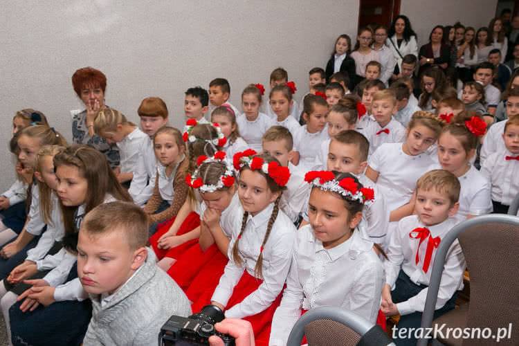 Szkoła Podstawowa w Zalesiu z imieniem i sztandarem