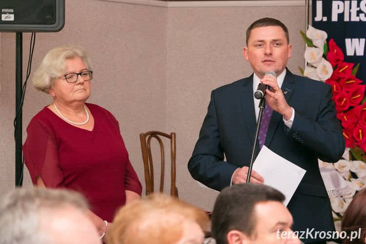 Szkoła Podstawowa w Zalesiu z imieniem i sztandarem