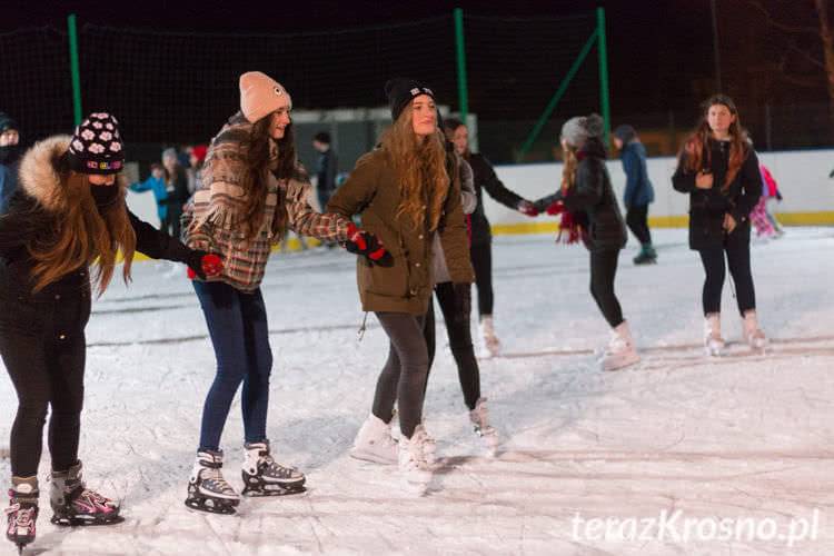 Rusza sezon na łyżwy. Lodowisko w Dukli otwarte