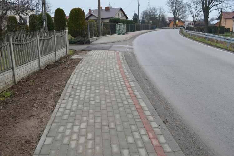 Nowy chodnik w Jedliczu 