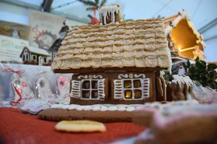 Piernikowy zapach unosił się na krośnieńskim rynku