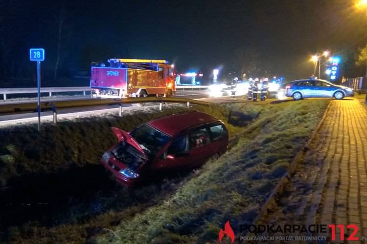 Moderówka. Wjechał do rowu