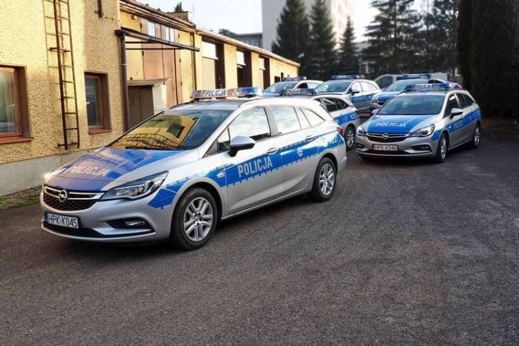 Policjanci wzbogacili się o nowe radiowozy