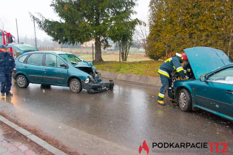 Zderzenie skody i renault w Odrzykoniu