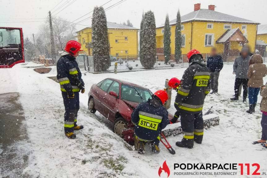 Zjechał do rowu, uderzył w przepust