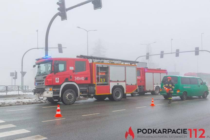 Zignorował czerwone światło i spowodował kolizję