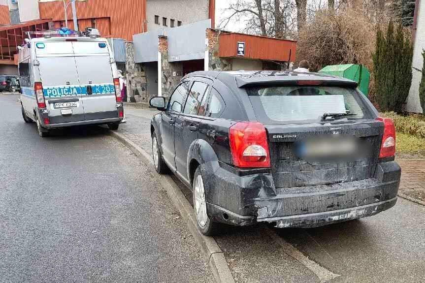 Zderzenie suzuki i dodge'a na Podwalu