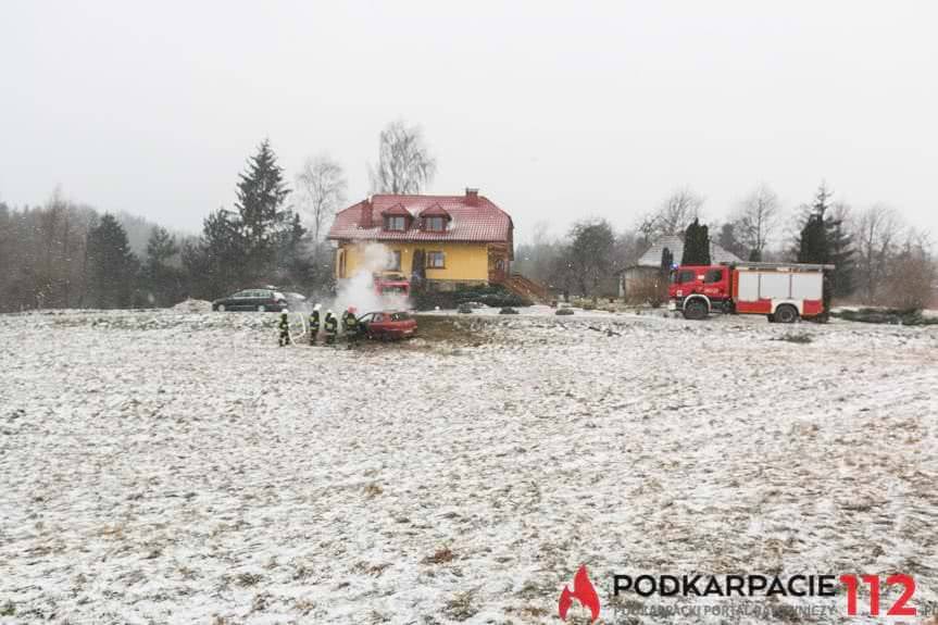 W Żeglcach spłonął samochód