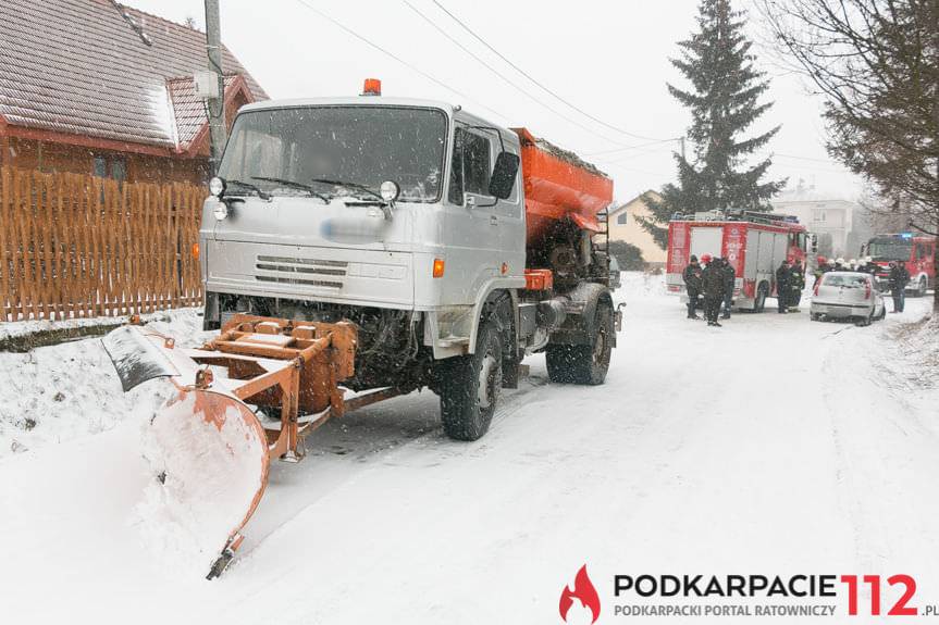 Zderzenie pługa z samochodem w Żeglcach