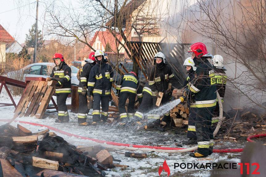 Pożar wiaty z opałem