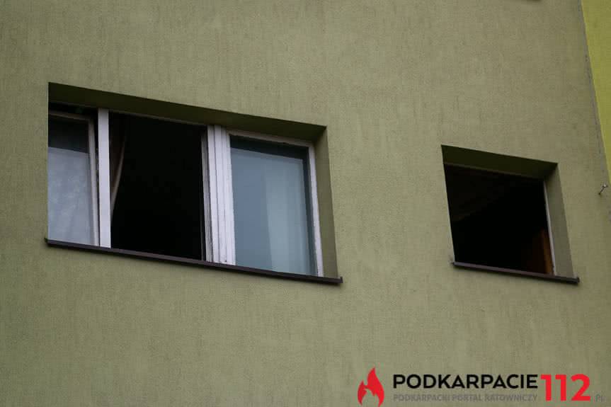Pożar w mieszkaniu na Boh. Westerplatte. Nie żyje mężczyzna