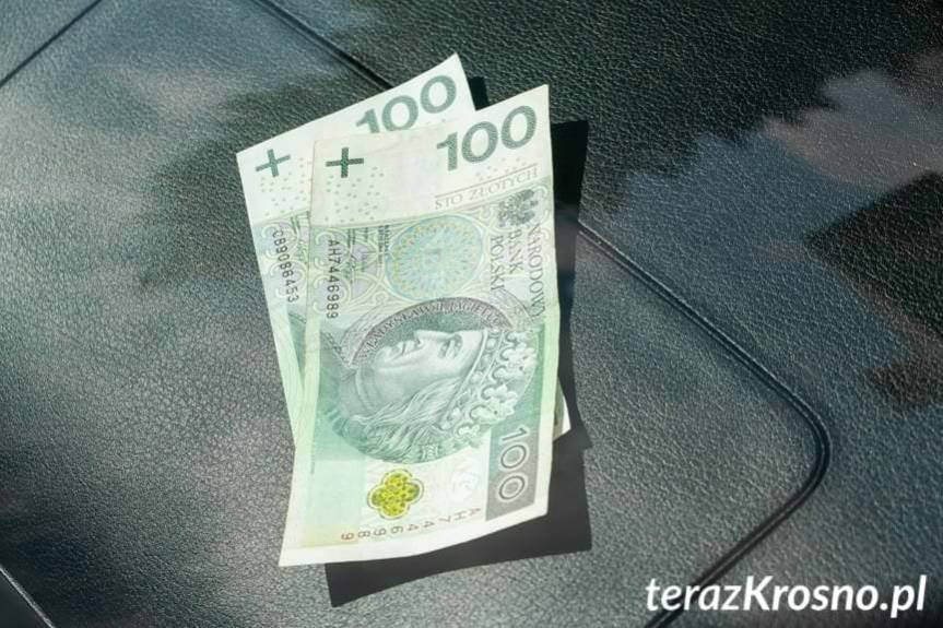 Wręczył łapówkę policjantom