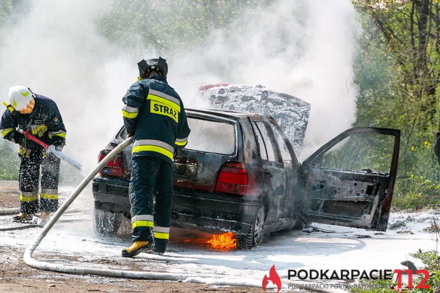 W Równem spłonął volkswagen