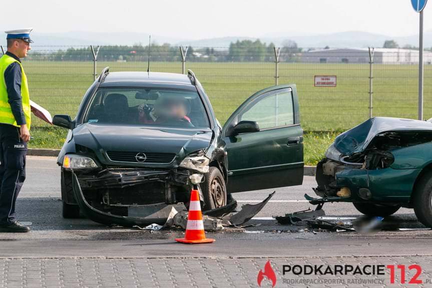 Zderzenie opla i forda na Zręcińskiej