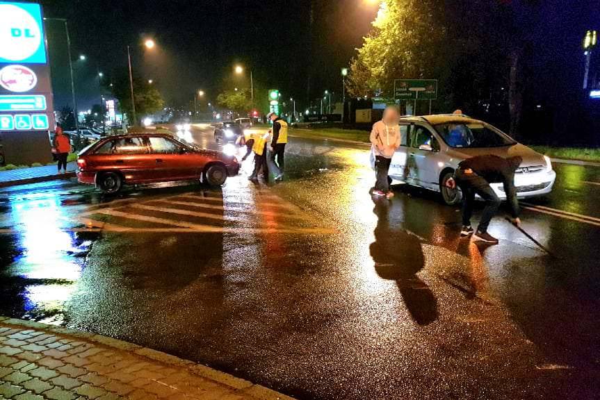 Zderzenie opla i peugeota