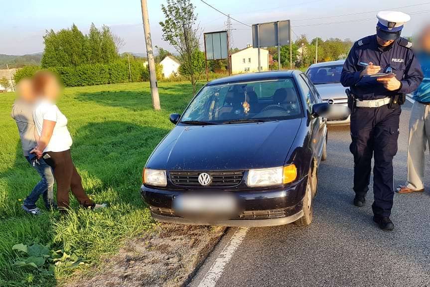 Zderzenie rowerzystki z samochodem