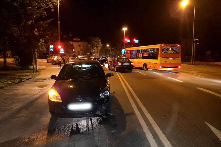 Wymuszenie i kolizja na Niepodległości