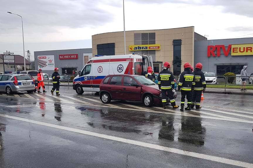 Zderzenie dwóch samochodów na Podkarpackiej