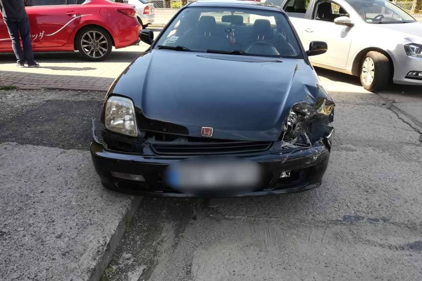 Hondą w tył volkswagena. Kolizja w Iwoniczu [WIDEO]