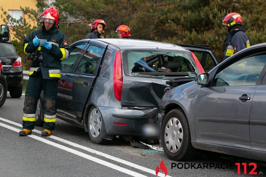 Zderzenie trzech samochodów w Łężanach