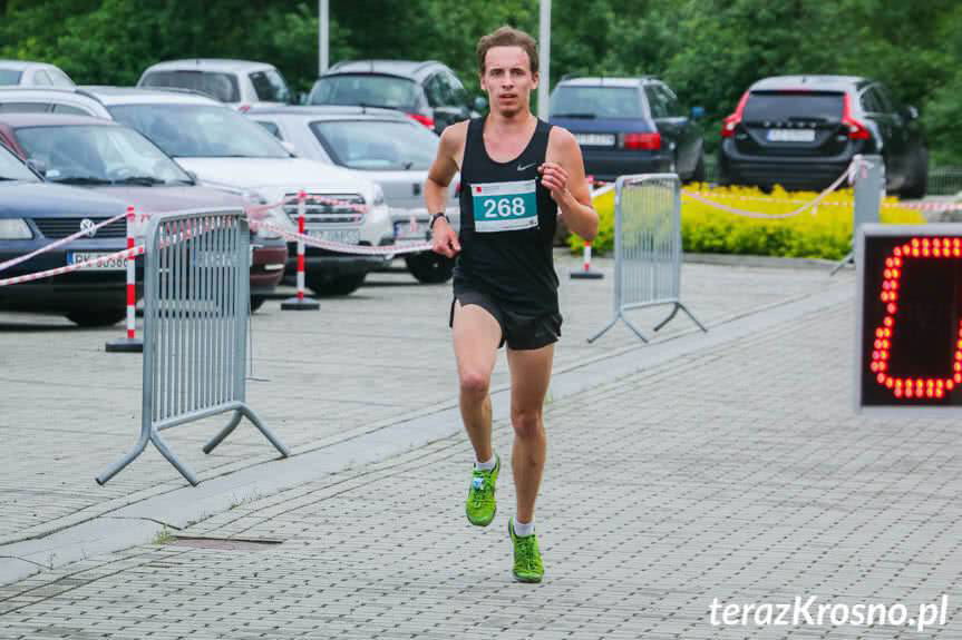 Sylwia Karaś i Stanisław Jaźwiecki triumfują w Biegu Sokoła