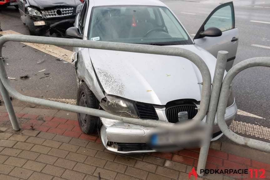 Zderzenie na skrzyżowaniu Podkarpacka - Tysiąclecia 