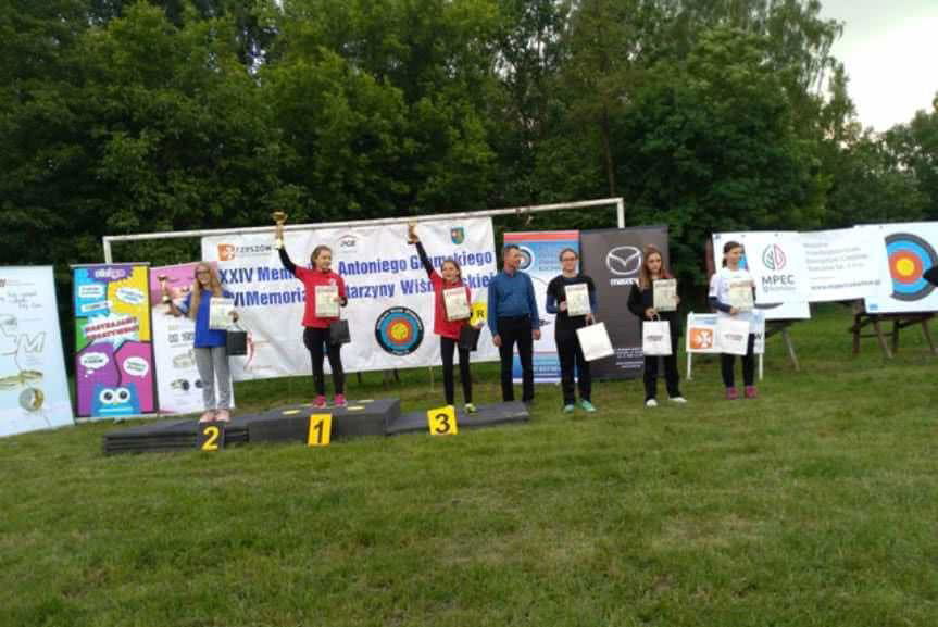 Pierwsze miejsce dla Michała i Ani podczas zawodów w łucznictwie