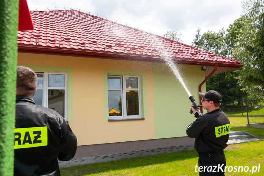 Przestronne, nowoczesne i z placem zabaw. W Wojaszówce otwarto nowe przedszkole