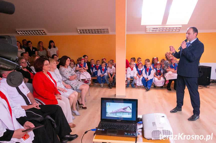 Przestronne, nowoczesne i z placem zabaw. W Wojaszówce otwarto nowe przedszkole