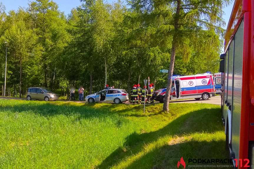 Jedlicze. Rowerzystka zderzyła się z samochodem