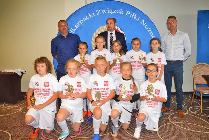 Beniaminek Krosno. Nagrody od Podkarpackiego ZPN i spotkanie z Reprezentacją Polski