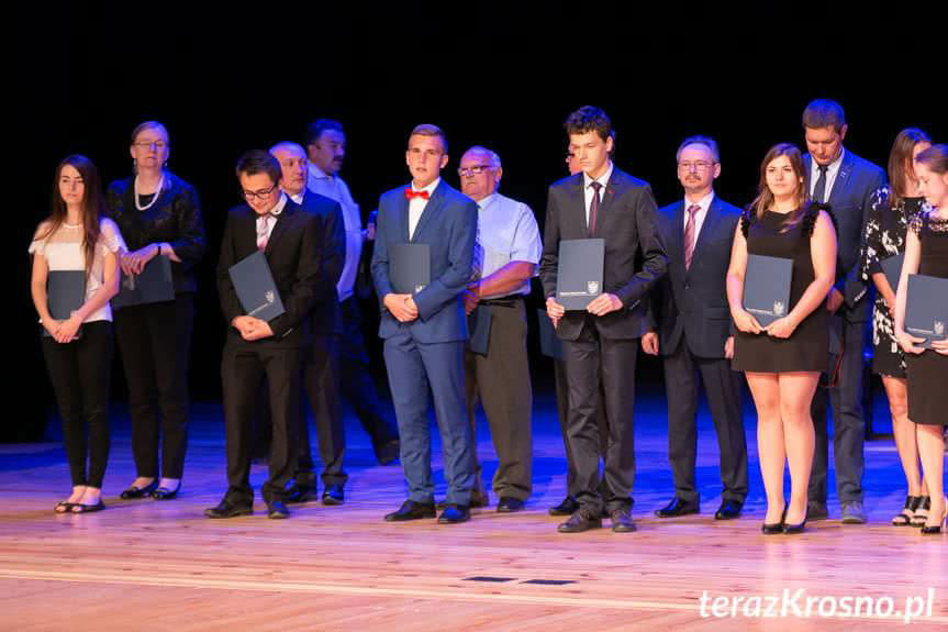 Prezydent wręczył nagrody najlepszym uczniom