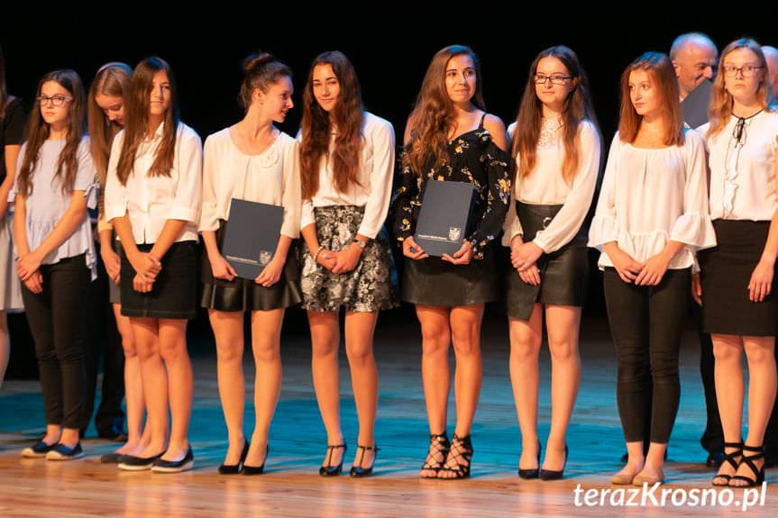 Prezydent wręczył nagrody najlepszym uczniom