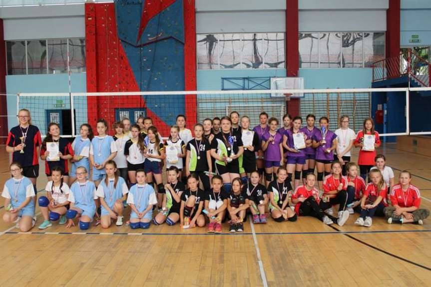 Siatkarki z Jedlicza złotymi medalistkami 
