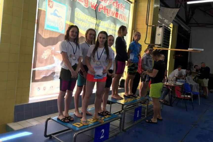 22 medale dla  Swim2Win Krosno podczas zawodów w Dębicy