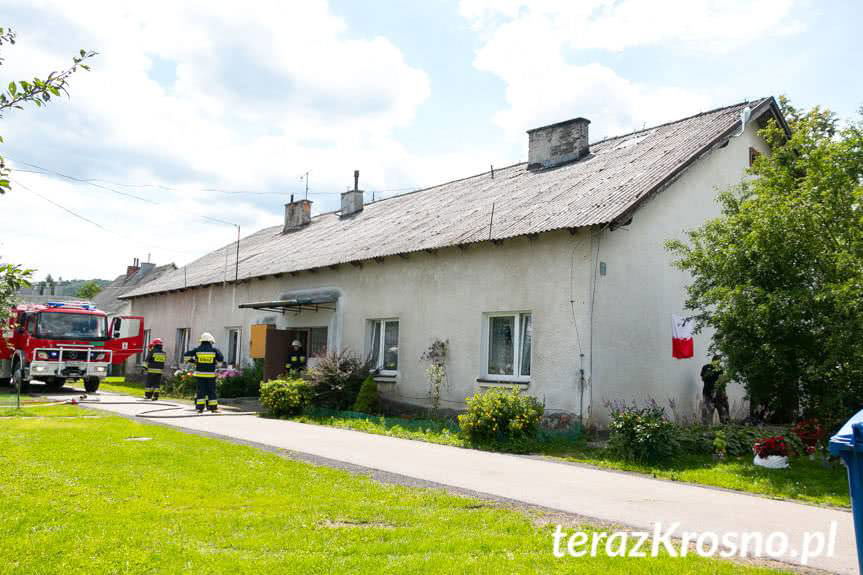 Pożar w budynku wielorodzinnym w Cergowej