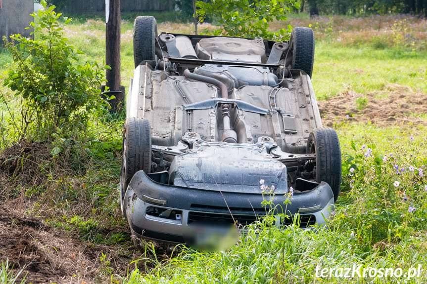 Zderzenie i dachowanie w Sulistrowej