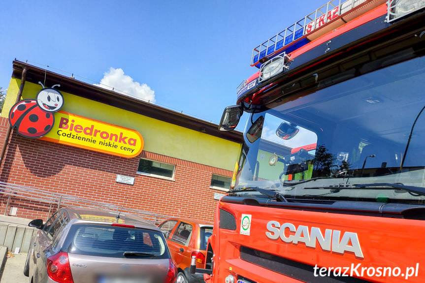 Zadymienie i ewakuacja w Biedronce