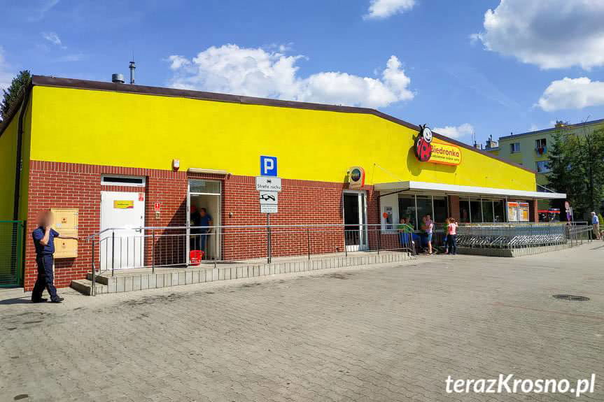 Zadymienie i ewakuacja w Biedronce