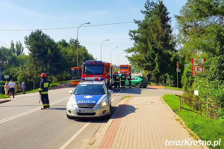 Zderzenie rowerzystki z samochodem