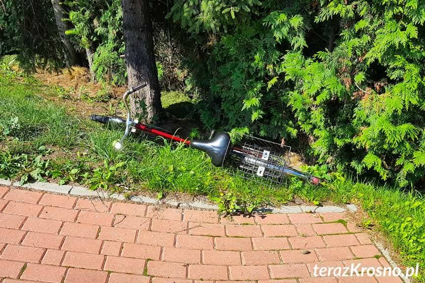 Zderzenie rowerzystki z samochodem